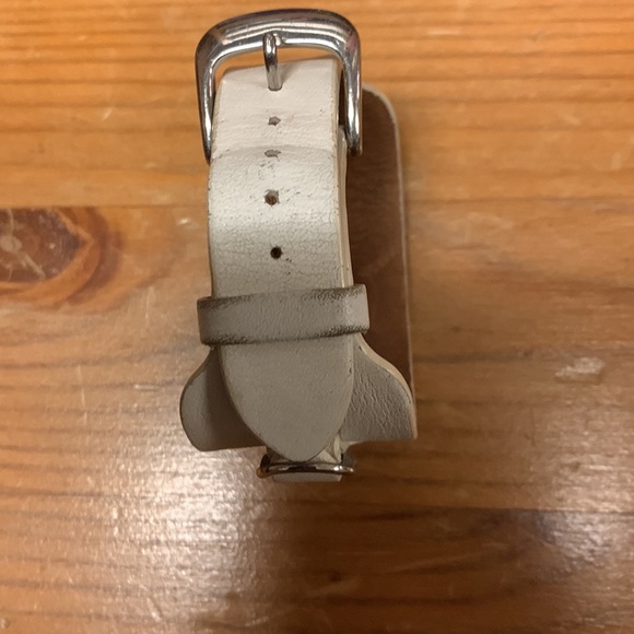 Women’s Guess Watch with white leather band - Picture 3 of 6